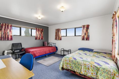 Photo of property in 12 Gloria Avenue, Te Atatu Peninsula, Auckland, 0610