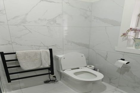 Photo of property in 105 Archibald Road, Kelston, Auckland, 0602