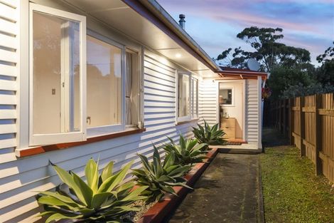 Photo of property in 77 West Harbour Drive, West Harbour, Auckland, 0618