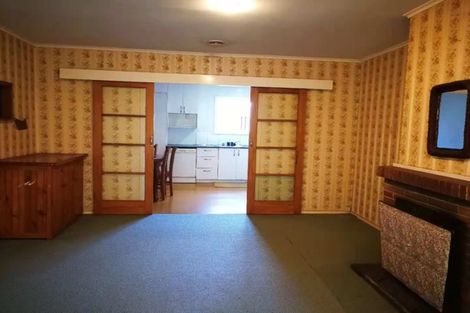 Photo of property in 16 Larnoch Road, Henderson, Auckland, 0610