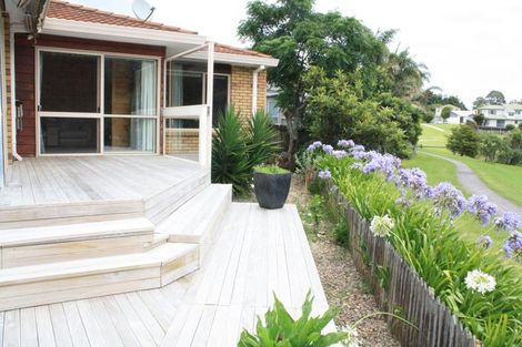 Photo of property in 2/24 Bernie Edwards Place, Botany Downs, Auckland, 2010