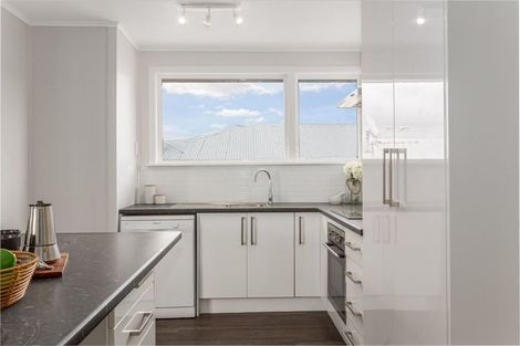 Photo of property in 32 Beauzami Crescent, Ascot Park, Porirua, 5024