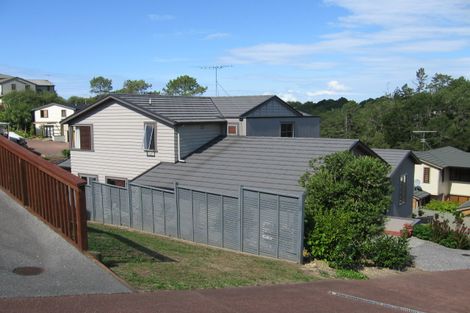 Photo of property in 70 Penguin Drive, Murrays Bay, Auckland, 0630