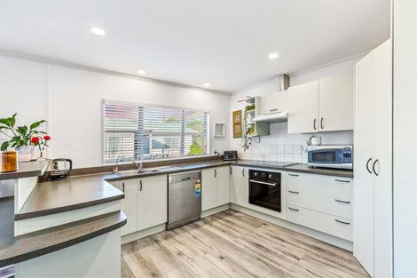 Photo of property in 16a Kokiri Street, Te Atatu South, Auckland, 0610