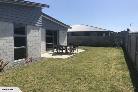 Photo of property in 33 Butterworth Crescent, Papamoa Beach, Papamoa, 3118