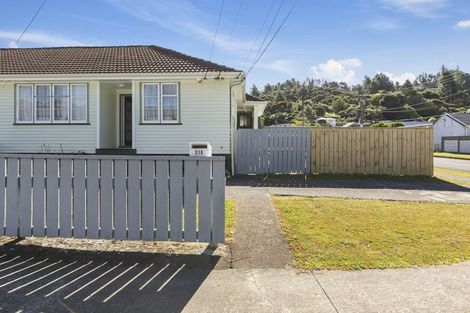 Photo of property in 310 George Street, Stokes Valley, Lower Hutt, 5019