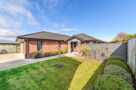 Photo of property in 44 Chestnut Close, Kelvin Grove, Palmerston North, 4414