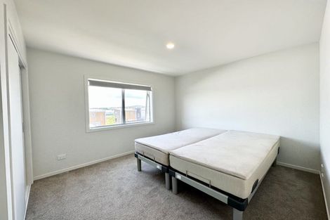 Photo of property in 19 Wharetana Crescent, New Lynn, Auckland, 0600