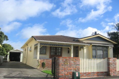 Photo of property in 70 Shamrock Street, Takaro, Palmerston North, 4412