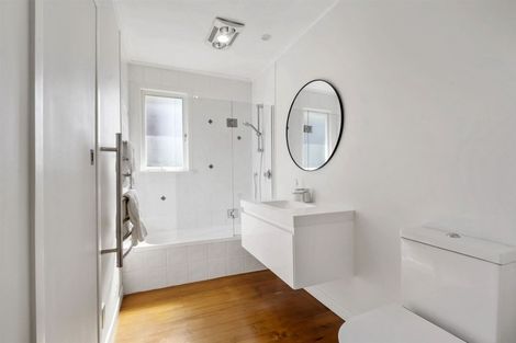 Photo of property in 46 Sylvan Avenue, Northcote, Auckland, 0627