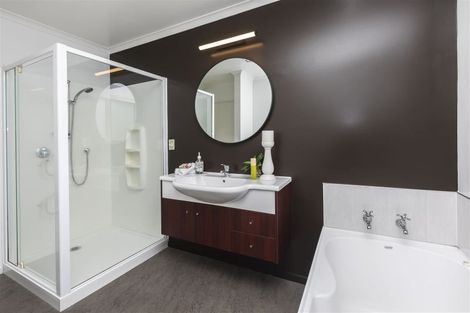 Photo of property in 135a Avonhead Road, Avonhead, Christchurch, 8042