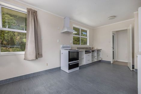 Photo of property in 8 Penguin Grove, Waitangirua, Porirua, 5024