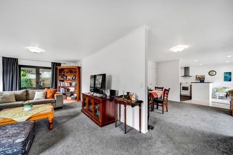 Photo of property in 7 Waterloo Place, Westown, New Plymouth, 4310