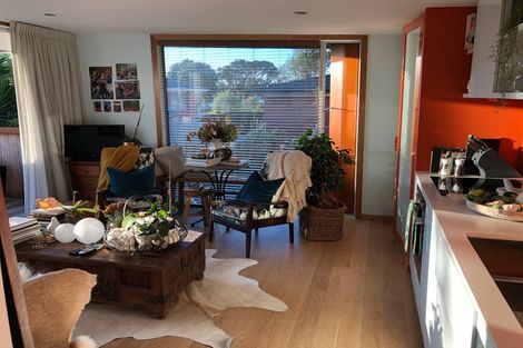 Photo of property in 2a Kiwi Esplanade, Mangere Bridge, Auckland, 2022