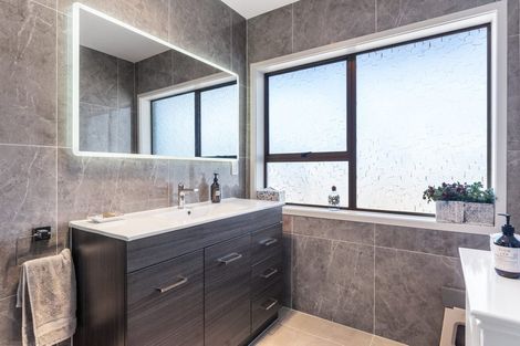 Photo of property in 20 Chatswood Grove, Chatswood, Auckland, 0626