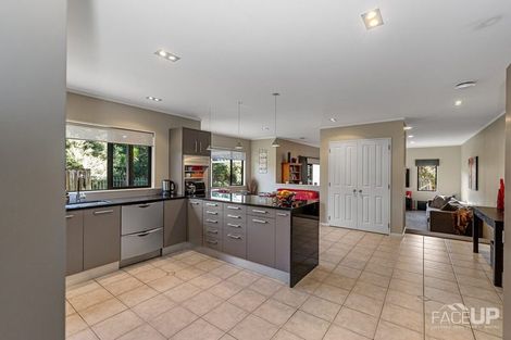 Photo of property in 18 Rosetti Rise, West Harbour, Auckland, 0618