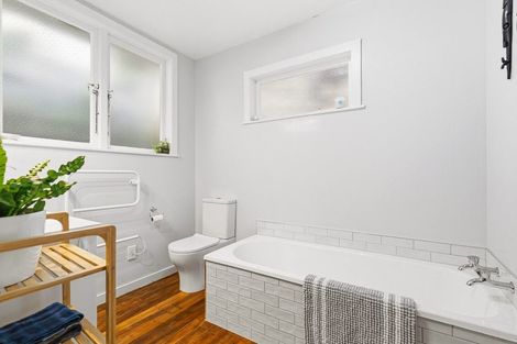 Photo of property in 68 Totara Road, Miramar, Wellington, 6022