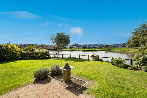 Photo of property in 7 Lakeside Villas, Whitby, Porirua, 5024