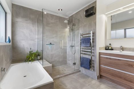 Photo of property in 28 Jane Gifford Place, Half Moon Bay, Auckland, 2012