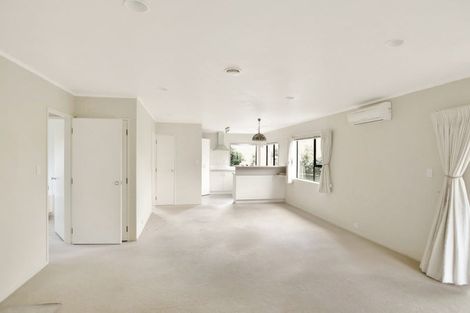 Photo of property in 1/31 Glucina Avenue, West Harbour, Auckland, 0618