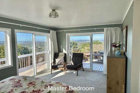 Photo of property in 81 Luckens Road, West Harbour, Auckland, 0618