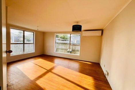 Photo of property in 98 Arimu Road, Papakura, 2110