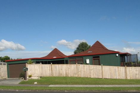 Photo of property in 53 Highland Park Drive, Highland Park, Auckland, 2010