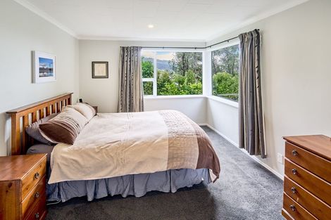 Photo of property in 6 Mayfair Place, Tawa, Wellington, 5028