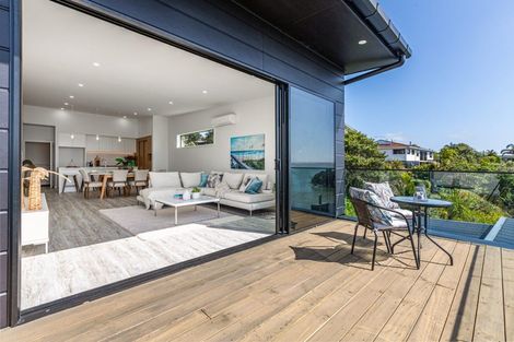 Photo of property in 8a Crispe Road, Clarks Beach, 2122