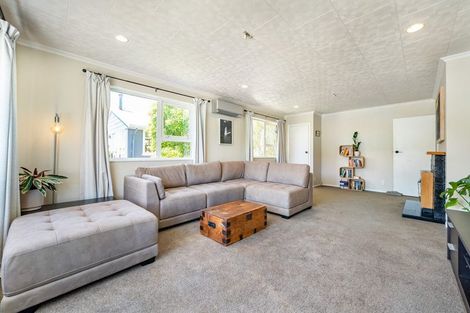 Photo of property in 42 Taylor Terrace, Tawa, Wellington, 5028