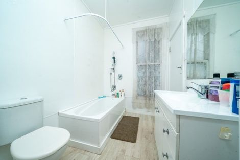 Photo of property in 10 Orchard East Road, Ngatea, 3503