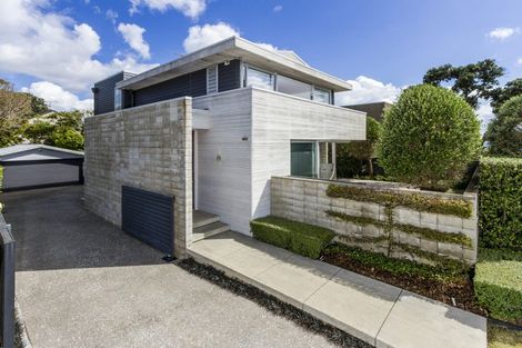 Photo of property in 28 Muritai Road, Milford, Auckland, 0620
