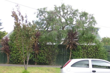 Photo of property in 83 Beach Haven Road, Beach Haven, Auckland, 0626