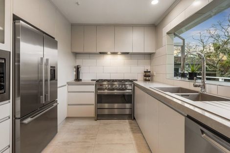 Photo of property in 58 Marina View Drive, West Harbour, Auckland, 0618