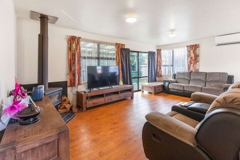 Photo of property in 15 Matthew Place, Kawaha Point, Rotorua, 3010