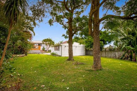Photo of property in 43 Vodanovich Road, Te Atatu South, Auckland, 0610
