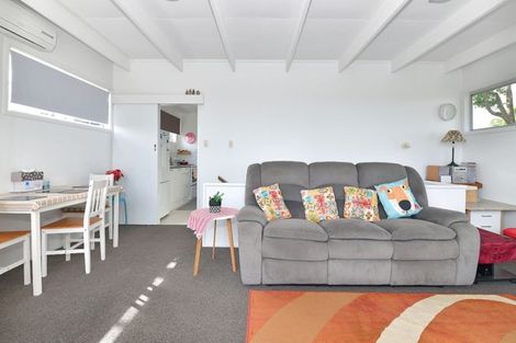 Photo of property in 2/8 Rewi Street, Torbay, Auckland, 0630