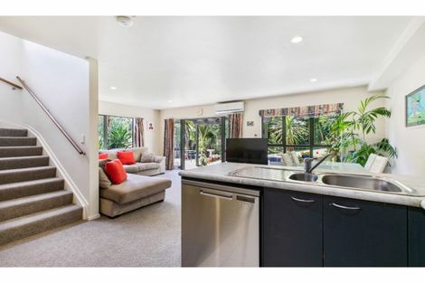 Photo of property in 9/42 Fields Parade, Oteha, Auckland, 0632