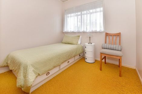 Photo of property in 20 Walton Street, Red Beach, 0932