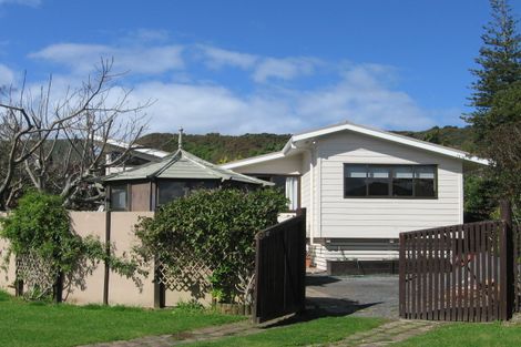 Photo of property in 1 Rewa Place, Russell, 0202