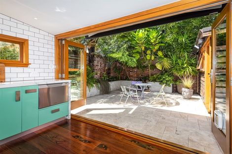 Photo of property in 404 Montreal Street, Christchurch Central, Christchurch, 8013