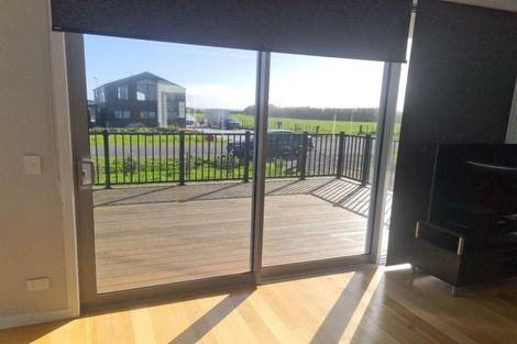 Photo of property in 58 Anglers Avenue, Warea, New Plymouth, 4381
