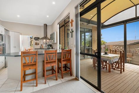 Photo of property in 4 Kingtide Place, Red Beach, 0932