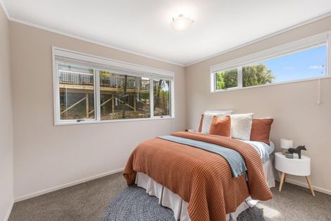 Photo of property in 1/56 Collins Avenue, Tawa, Wellington, 5028