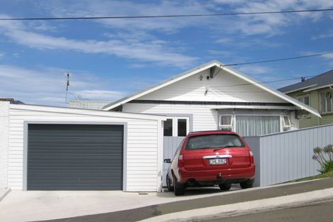 Photo of property in 9 Milne Terrace, Island Bay, Wellington, 6023