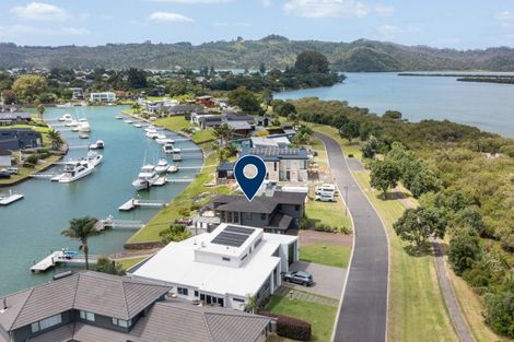 Photo of property in 10 Hei Esplanade, Whitianga, 3510