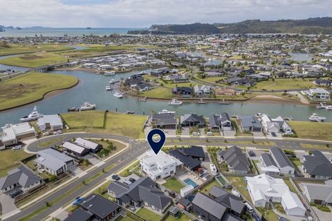 Photo of property in 8 Awatea Drive, Whitianga, 3510