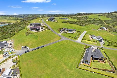 Photo of property in 1 Takahuri Place, Okura Bush, Silverdale, 0794