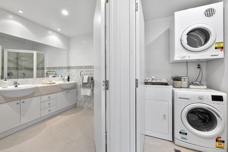 Photo of property in 1c/175 Hurstmere Road, Takapuna, Auckland, 0622