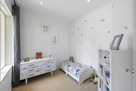 Photo of property in 1 Orlando Close, Frankleigh Park, New Plymouth, 4310